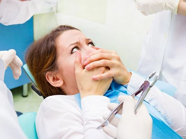 دلایل ترس از دندانپزشکی و آموزش برطرف کردن آن